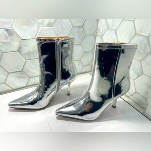 Wild Diva Lounge Silver Metallic Pointed Toe Bootie Size 7 M ‘Sultry’ Ankle High
